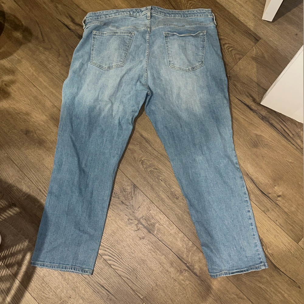 Universal thread blue jeans! 💙👖💋 - Picture 2 of 3